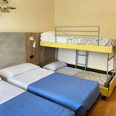 Hotel Betty Римини Екстериор снимка