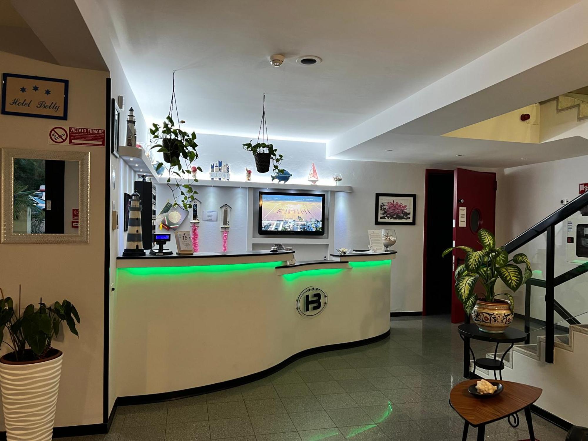 Hotel Betty Римини Екстериор снимка