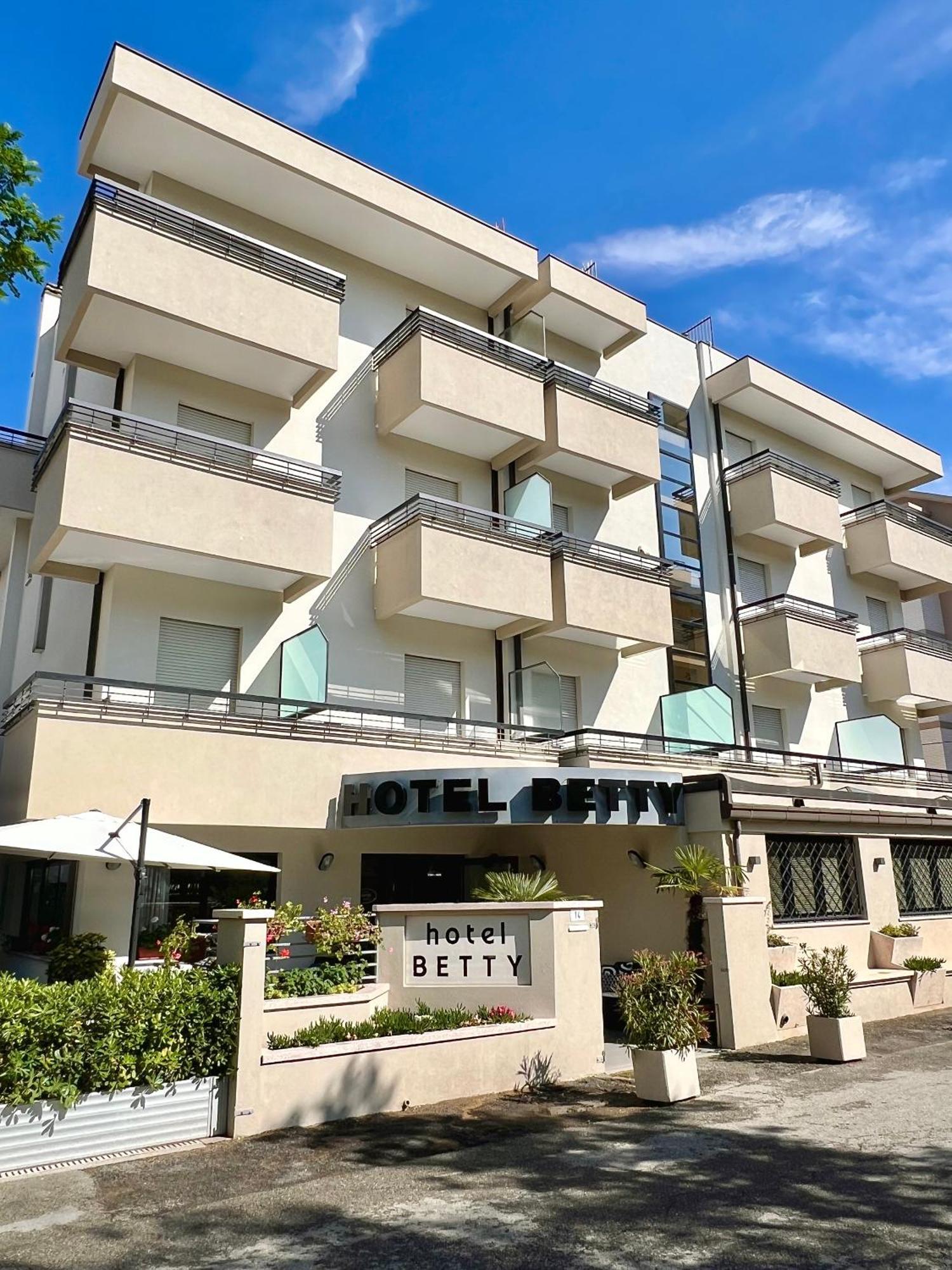 Hotel Betty Римини Екстериор снимка