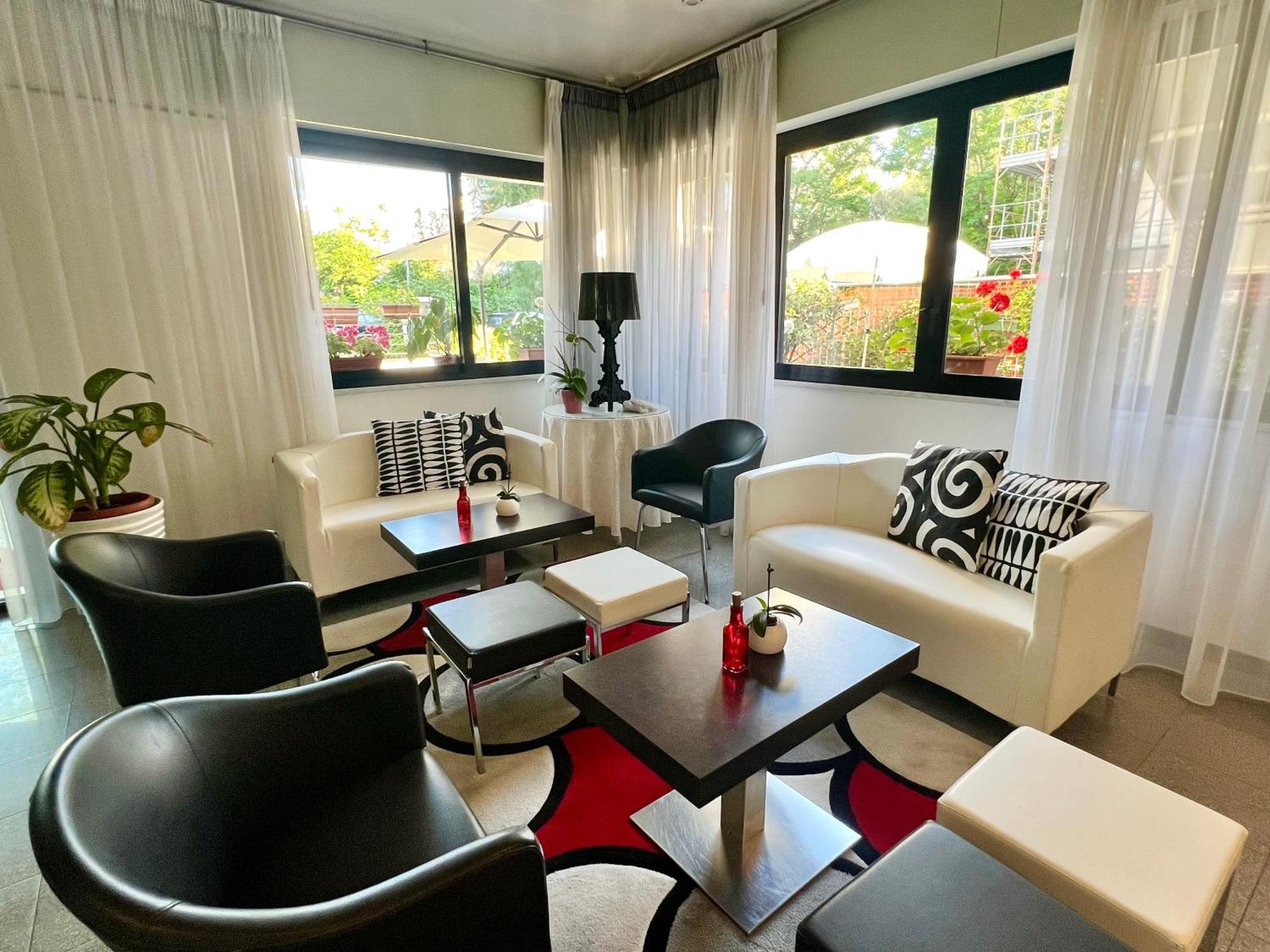 Hotel Betty Римини Екстериор снимка